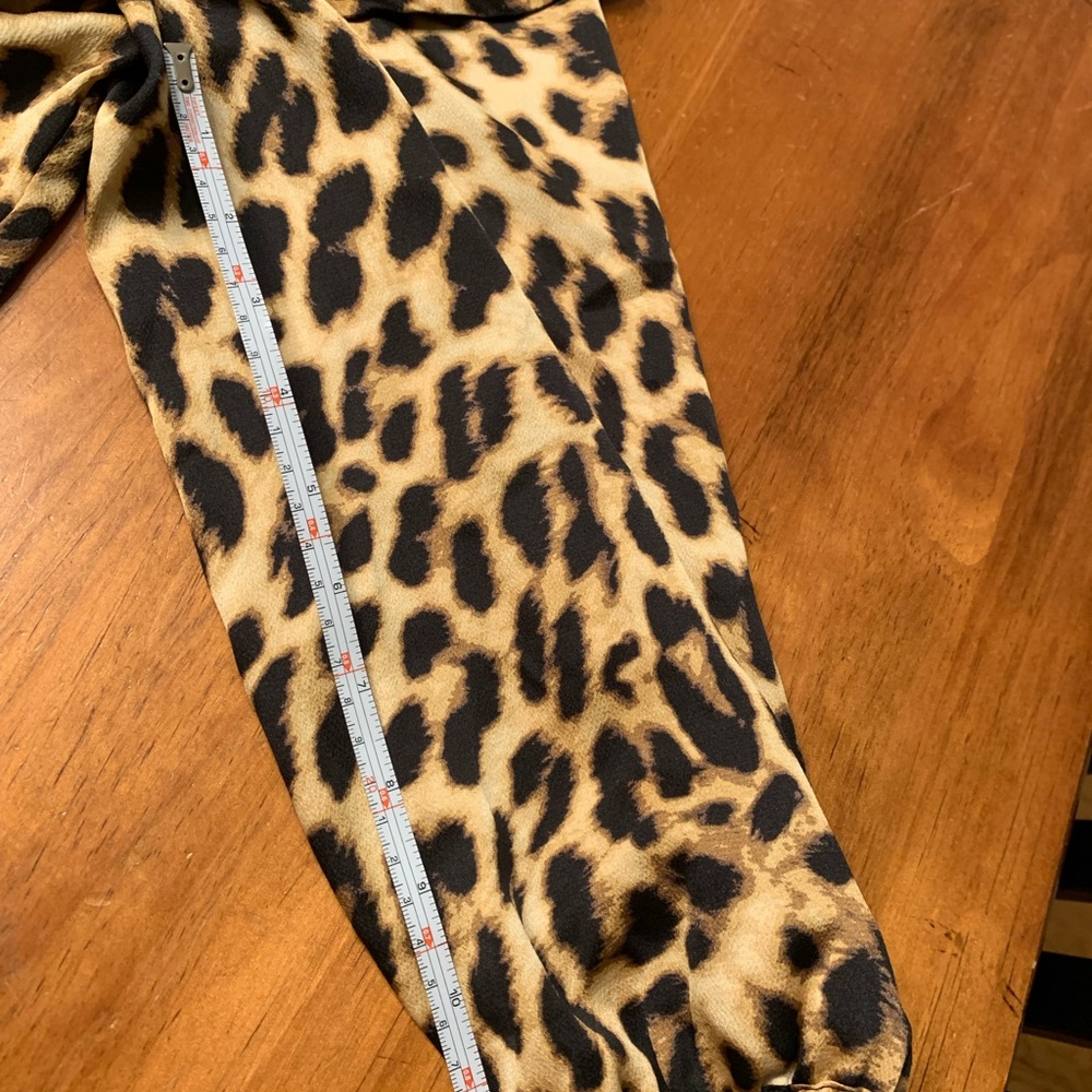 Vince Camuto 0ff shoulder top. - Picture 6 of 7